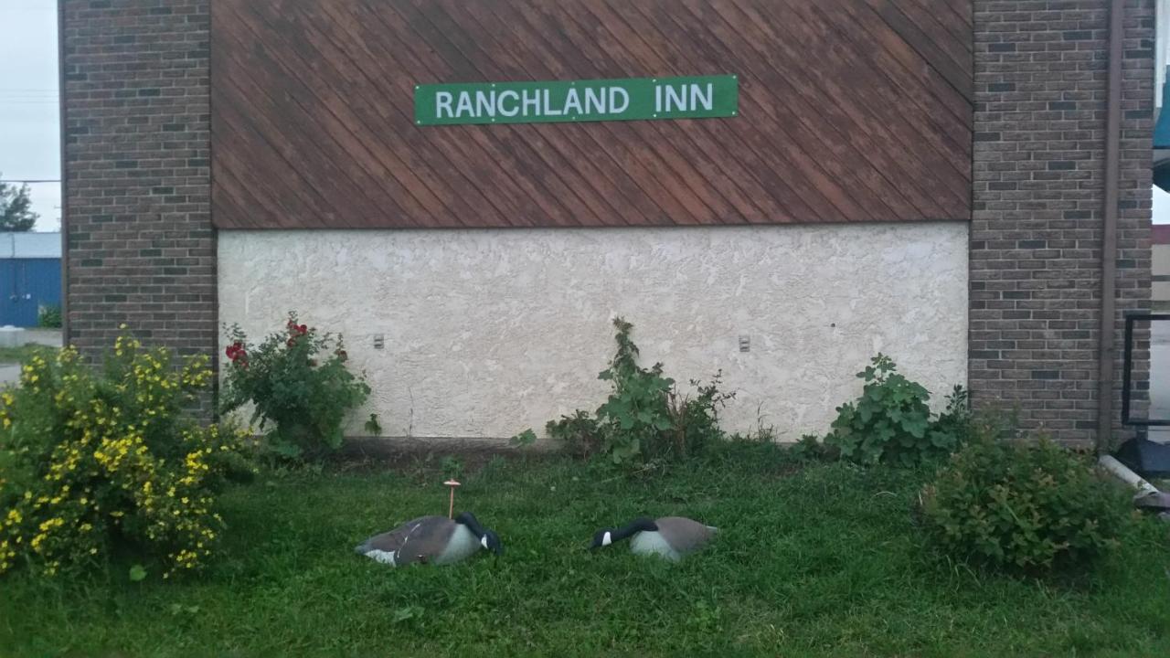 RANCHLAND Inn Nanton Bagian luar foto