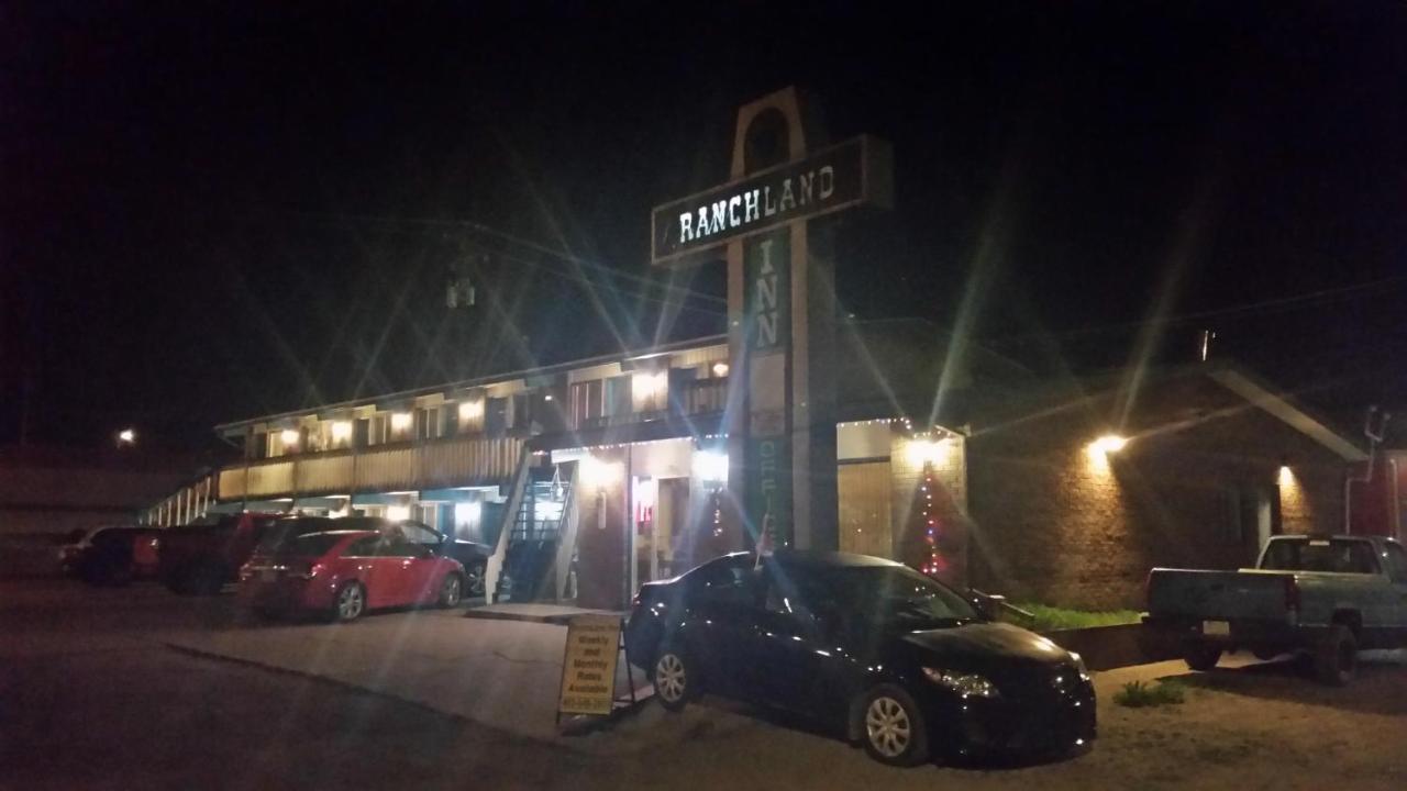 RANCHLAND Inn Nanton Bagian luar foto