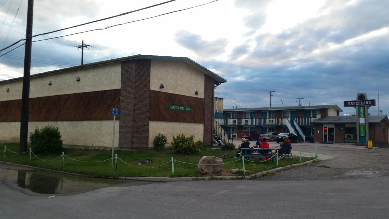 RANCHLAND Inn Nanton Bagian luar foto