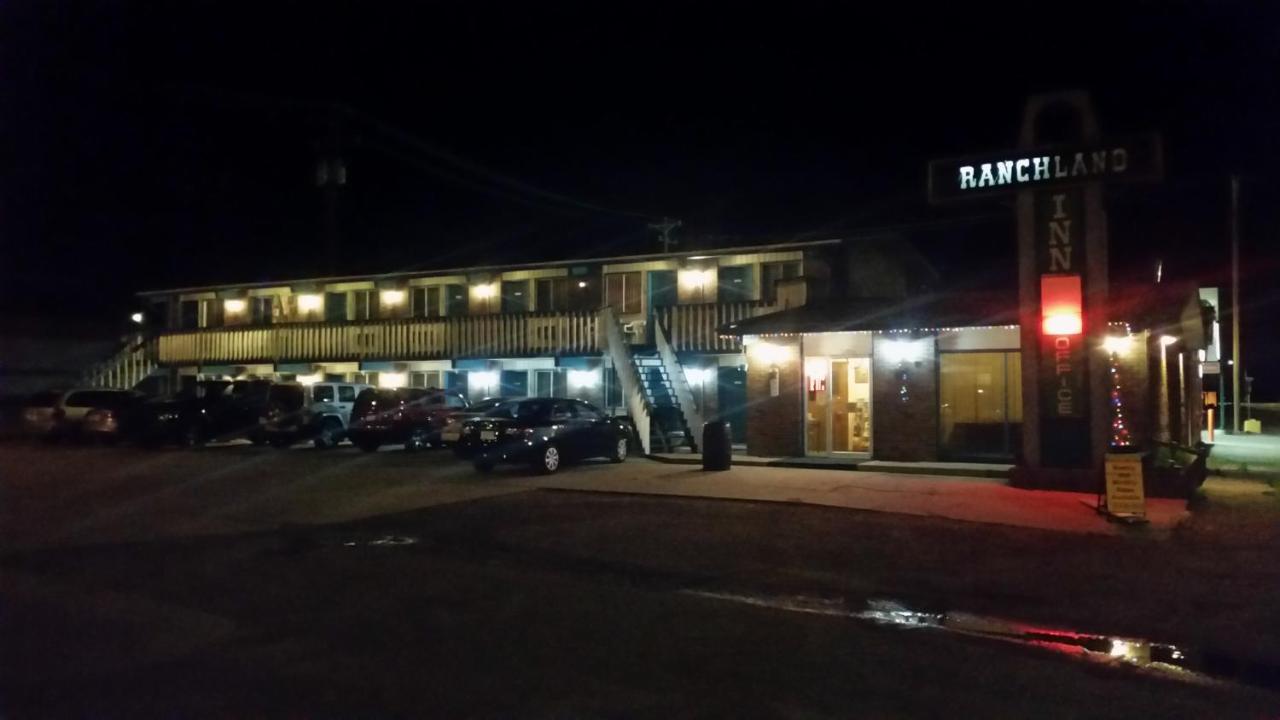 RANCHLAND Inn Nanton Bagian luar foto