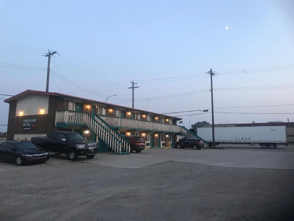 RANCHLAND Inn Nanton Bagian luar foto