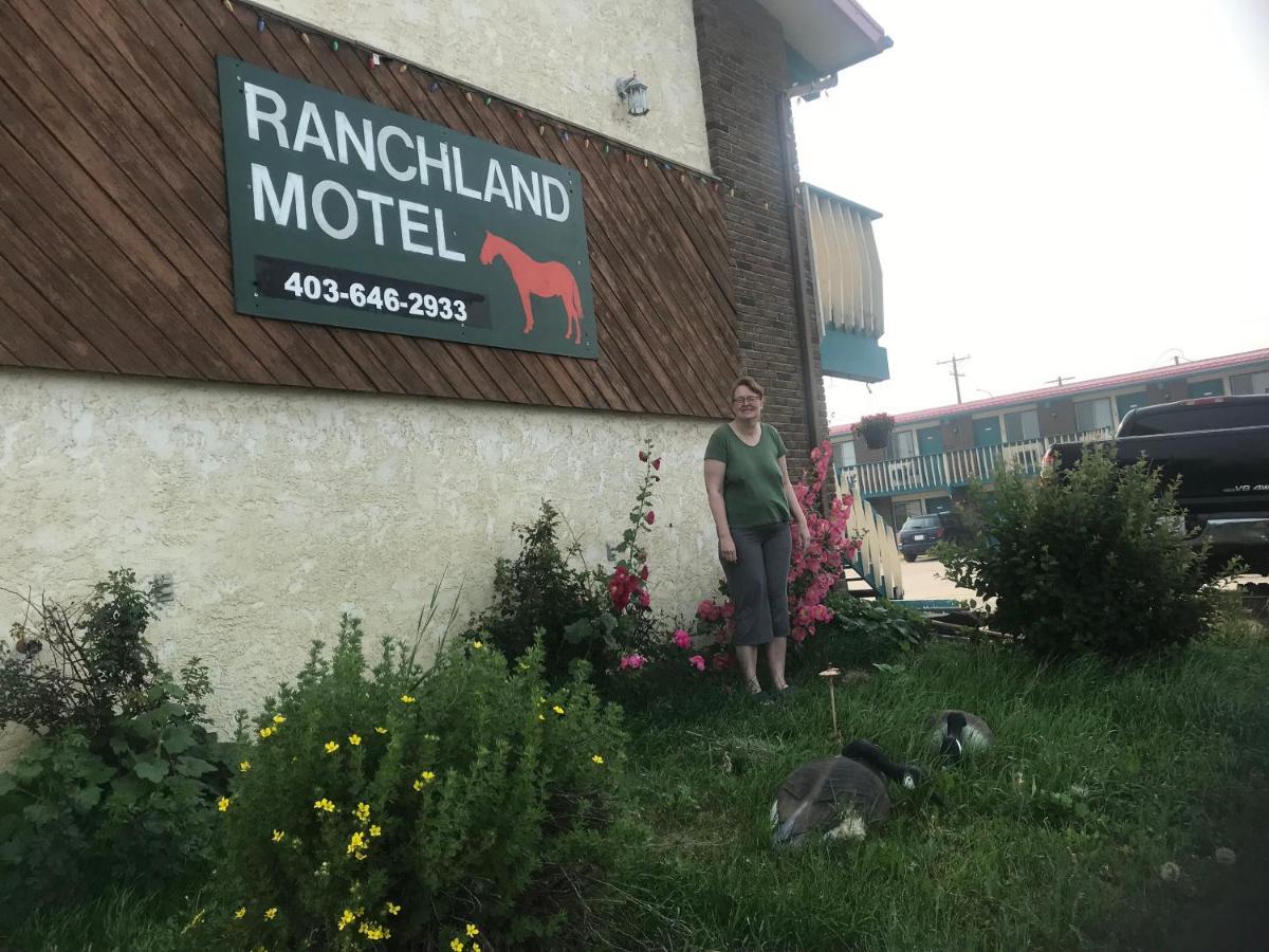 RANCHLAND Inn Nanton Bagian luar foto